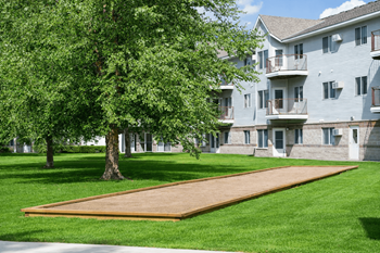 Regency park outdoor entertainment & bocce court